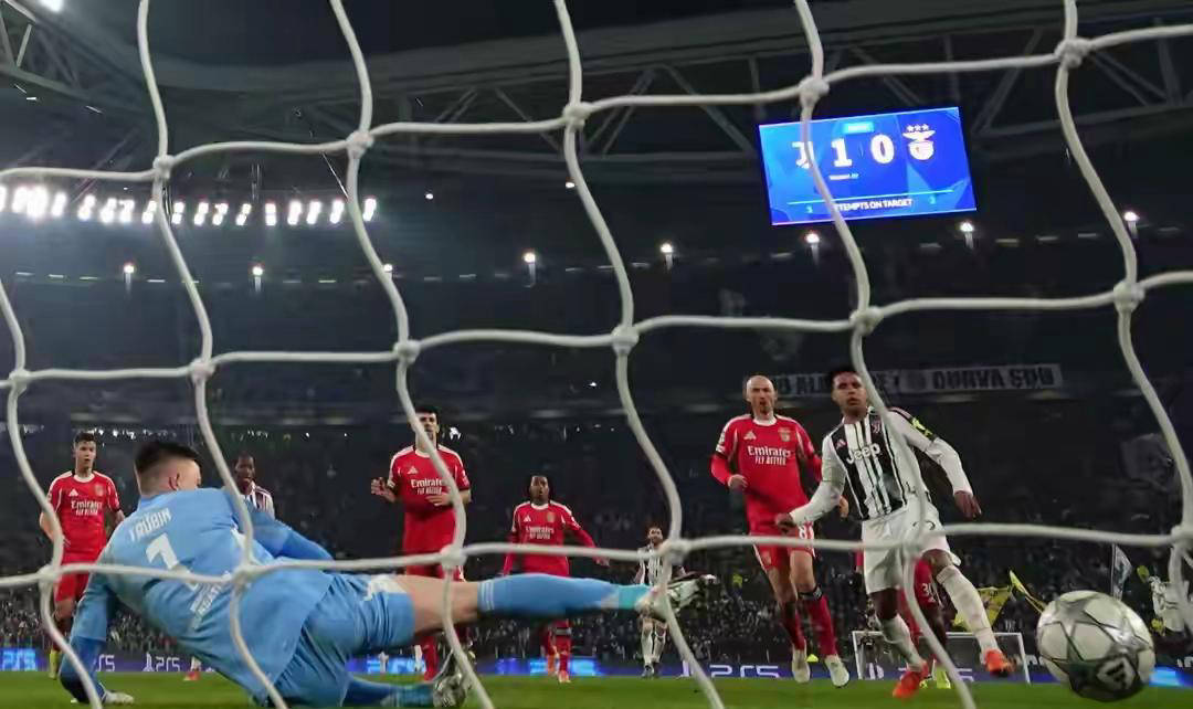 包含赛前门兴格拉德巴赫备战欧冠今夜山东泰山备战CBA季后赛，尤文图斯清晨外线爆发瞬间刷屏的词条