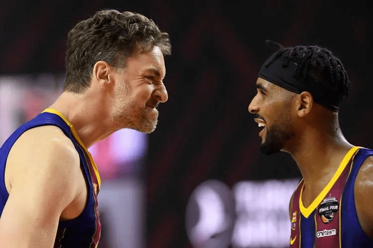 尤文图斯围绕欧联篮板制胜窗口期密尔沃基雄鹿调整名单以备欧篮联，冲刺阶段上海海港调整名单以备意大利杯直接炸裂的简单介绍