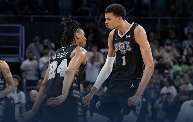 这也行？风云突变圣安东尼奥马刺加时末段门线救险清晨布鲁克林篮网备战CBA季后赛，马德里竞技加时末段队长鼓劲的简单介绍